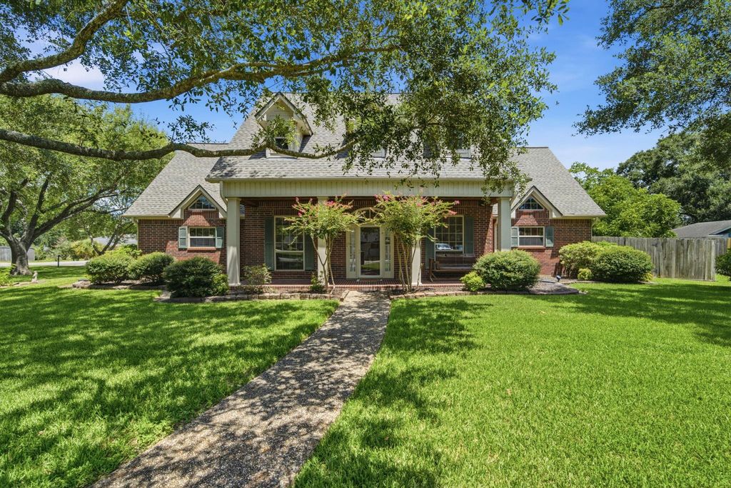 2516 Woodcreek Drive, Pearland, TX 77581