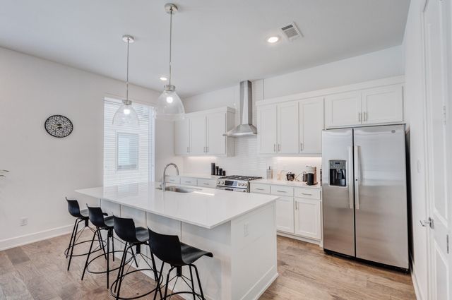 114 E Chester Court, Dallas, TX 75203