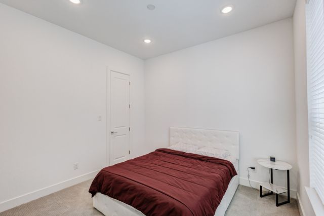 114 E Chester Court, Dallas, TX 75203