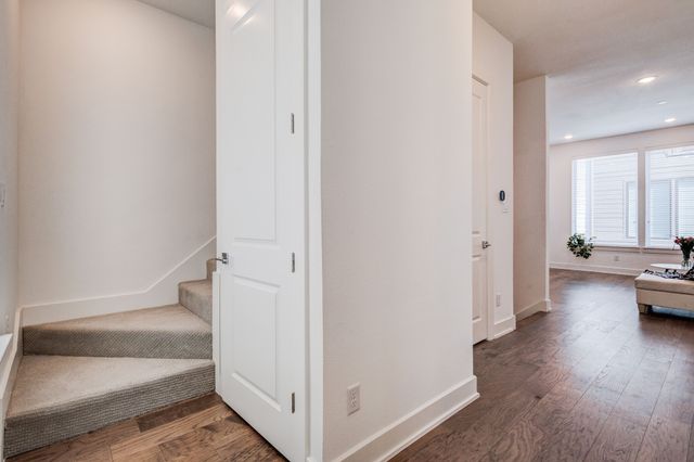 114 E Chester Court, Dallas, TX 75203