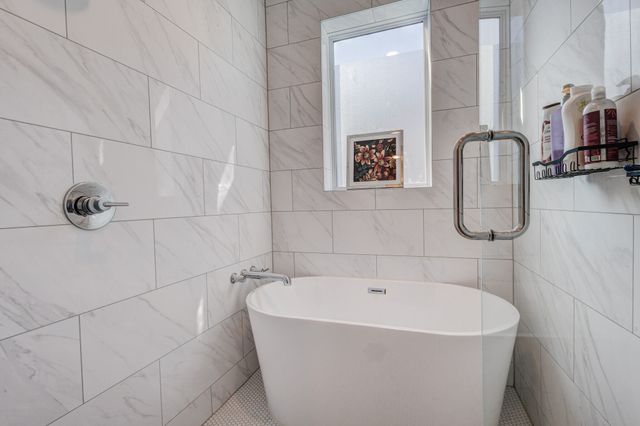 114 E Chester Court, Dallas, TX 75203