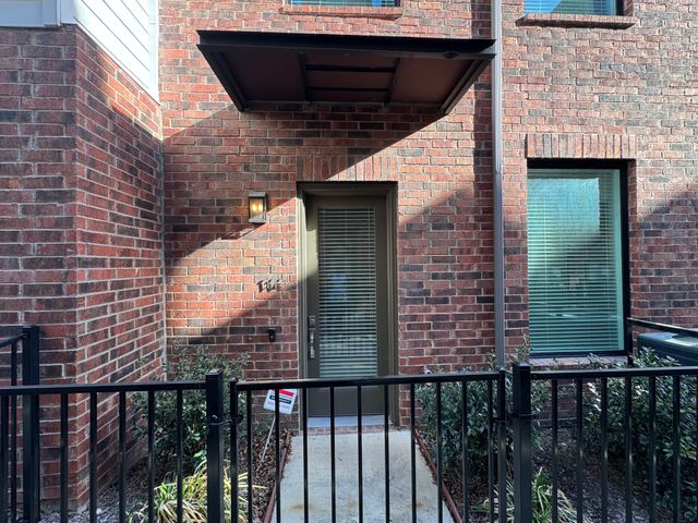 114 E Chester Court, Dallas, TX 75203