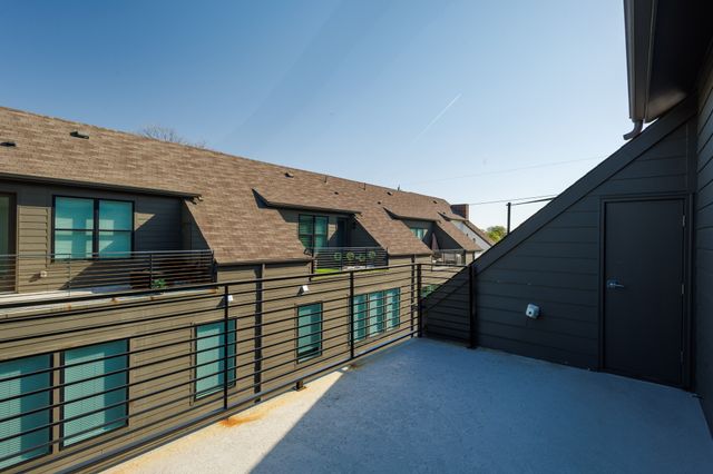 114 E Chester Court, Dallas, TX 75203