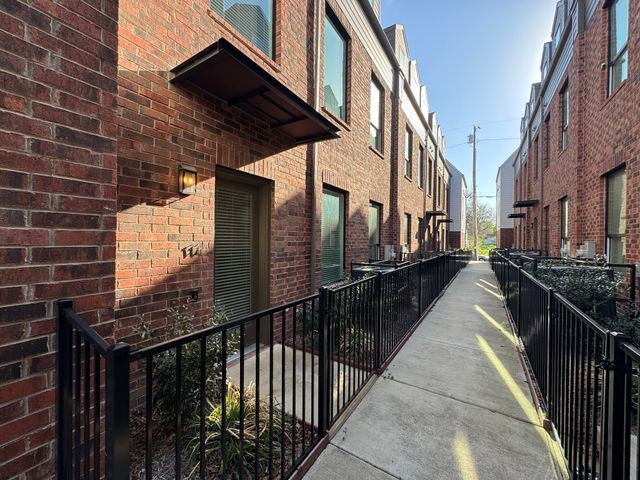 114 E Chester Court, Dallas, TX 75203