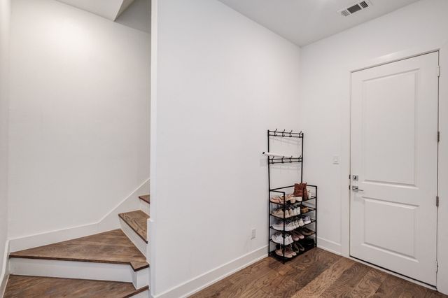 114 E Chester Court, Dallas, TX 75203