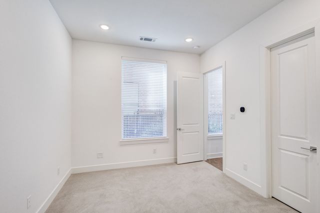 114 E Chester Court, Dallas, TX 75203