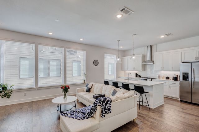 114 E Chester Court, Dallas, TX 75203