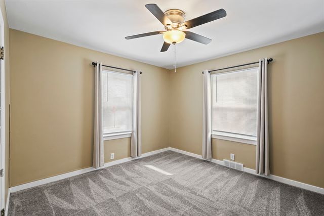 304 W Van Buren Street, Marengo, IL 60152