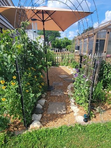 304 W Van Buren Street, Marengo, IL 60152