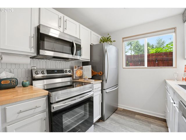 2379 Se 112TH Ave, Portland, OR 97216
