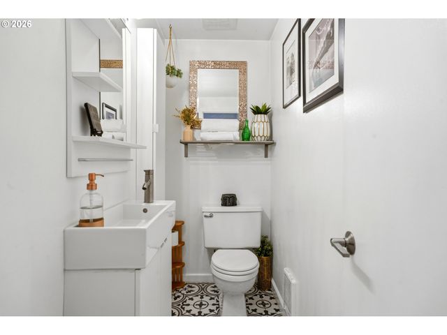 2379 Se 112TH Ave, Portland, OR 97216