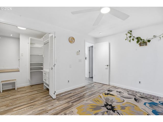 2379 Se 112TH Ave, Portland, OR 97216