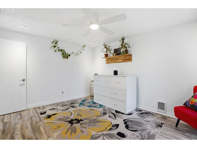 2379 Se 112TH Ave, Portland, OR 97216