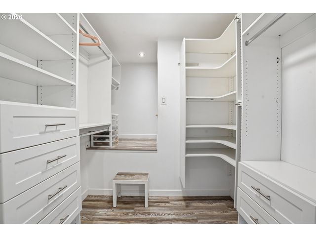 2379 Se 112TH Ave, Portland, OR 97216