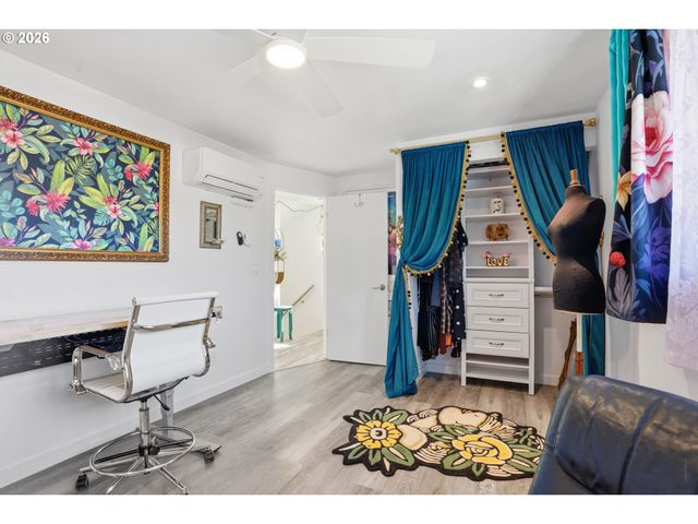2379 Se 112TH Ave, Portland, OR 97216