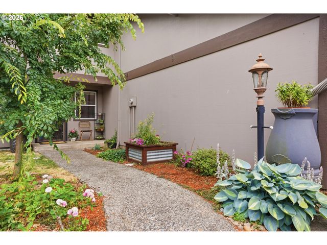 2379 Se 112TH Ave, Portland, OR 97216