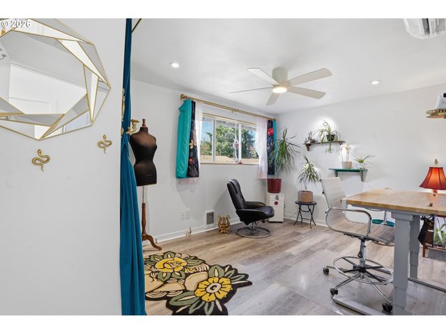 2379 Se 112TH Ave, Portland, OR 97216