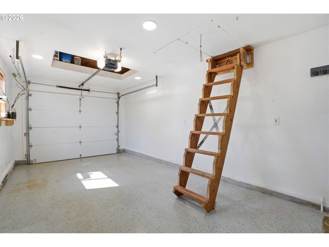 2379 Se 112TH Ave, Portland, OR 97216