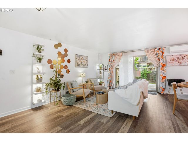 2379 Se 112TH Ave, Portland, OR 97216