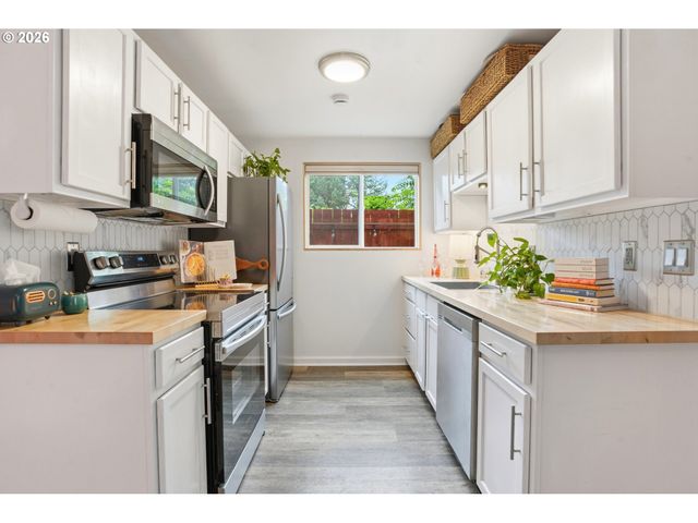 2379 Se 112TH Ave, Portland, OR 97216