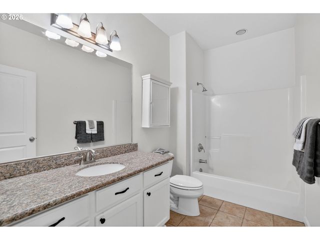 26250 S MILK CREEK Cir, Mulino, OR 97042