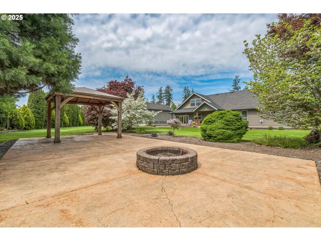 26250 S MILK CREEK Cir, Mulino, OR 97042