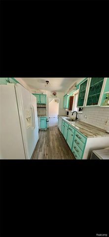 2430 Bennett Street, Dearborn, MI 48124