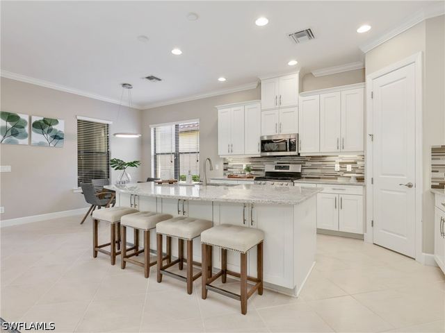 8451 Palacio TER W, Naples, FL 34114