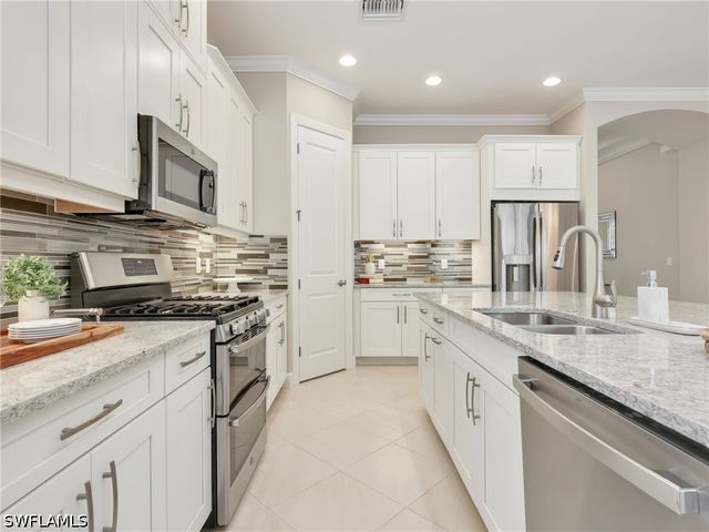 8451 Palacio TER W, Naples, FL 34114