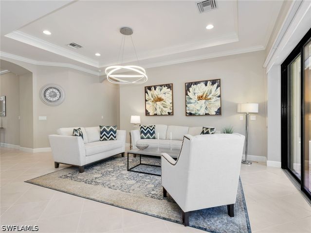 8451 Palacio TER W, Naples, FL 34114