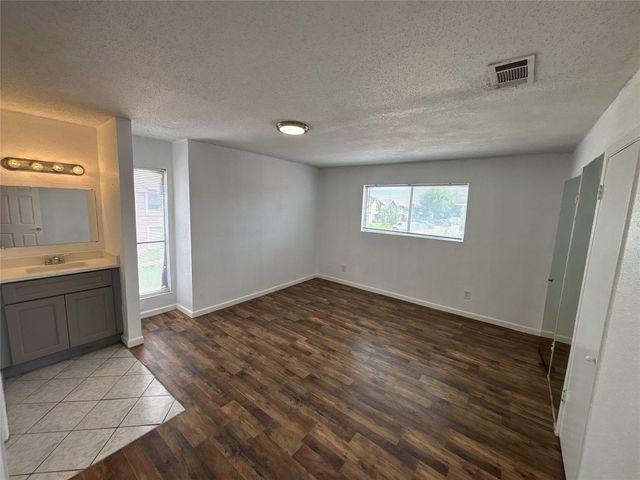 8405 Wilcrest Drive 1702, Houston, TX 77072