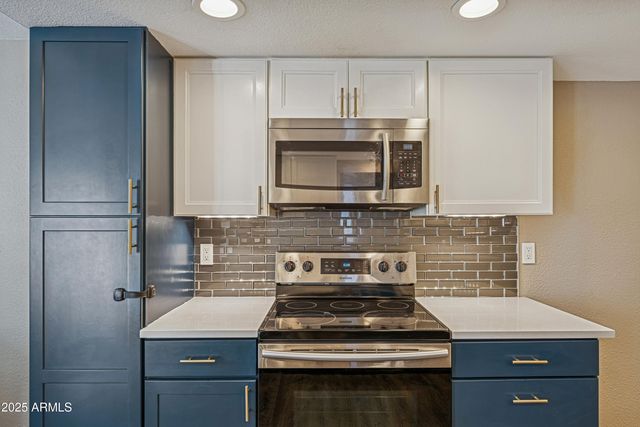 8713 N SHADOW Lane, Peoria, AZ 85345