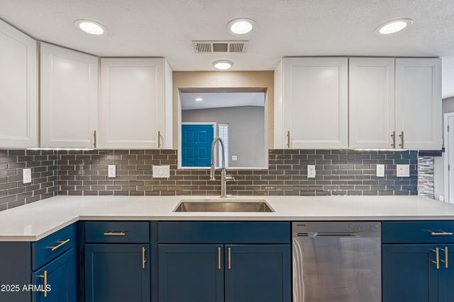 8713 N SHADOW Lane, Peoria, AZ 85345