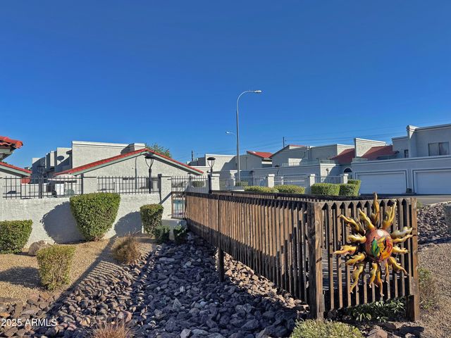 8713 N SHADOW Lane, Peoria, AZ 85345