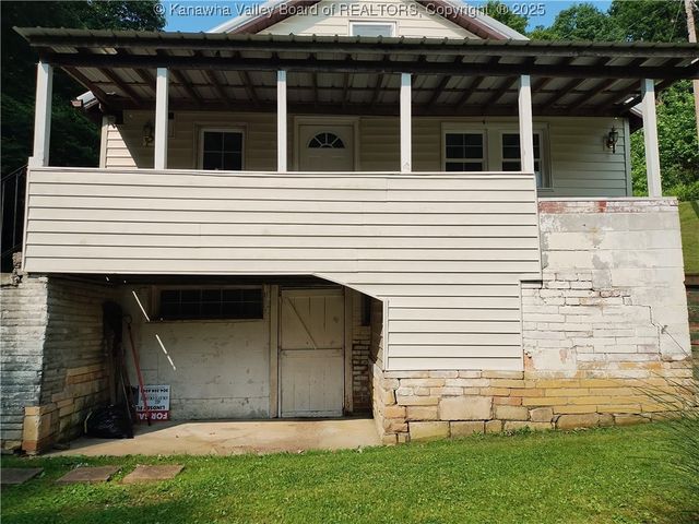 64 Haystack Lane, Charleston, WV 25311