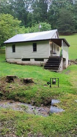 64 Haystack Lane, Charleston, WV 25311