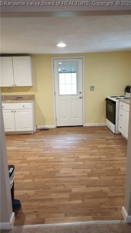 64 Haystack Lane, Charleston, WV 25311