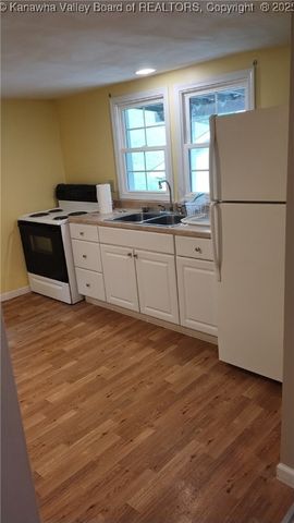 64 Haystack Lane, Charleston, WV 25311