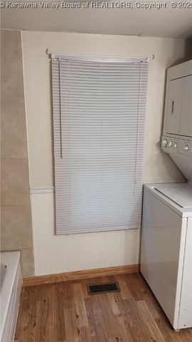 64 Haystack Lane, Charleston, WV 25311