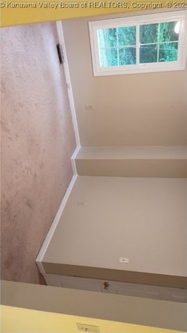 64 Haystack Lane, Charleston, WV 25311