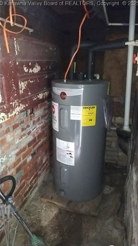 64 Haystack Lane, Charleston, WV 25311