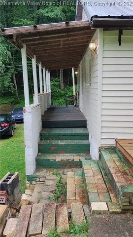 64 Haystack Lane, Charleston, WV 25311