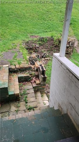 64 Haystack Lane, Charleston, WV 25311