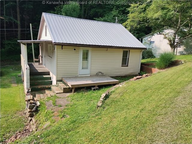 64 Haystack Lane, Charleston, WV 25311