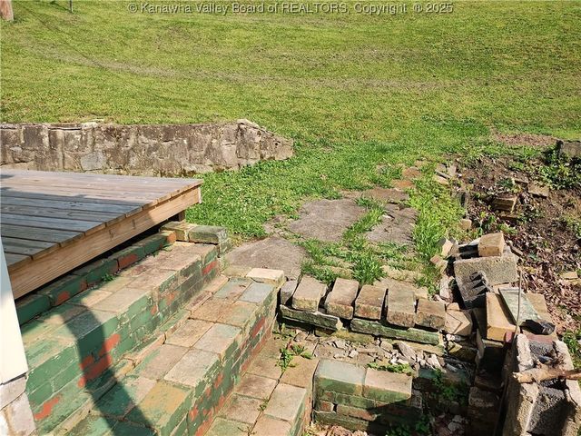 64 Haystack Lane, Charleston, WV 25311