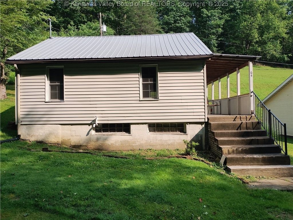 64 Haystack Lane, Charleston, WV 25311