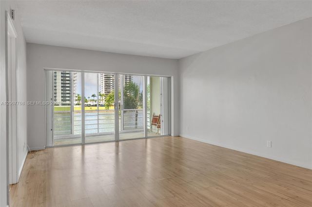 28 Yacht Club Drive 202, North Palm Beach, FL 33408