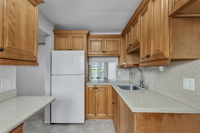 28 Yacht Club Drive 202, North Palm Beach, FL 33408