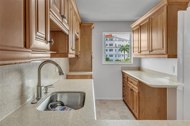 28 Yacht Club Drive 202, North Palm Beach, FL 33408