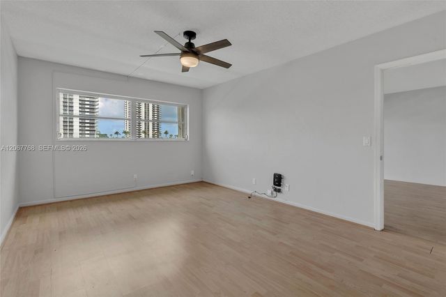 28 Yacht Club Drive 202, North Palm Beach, FL 33408